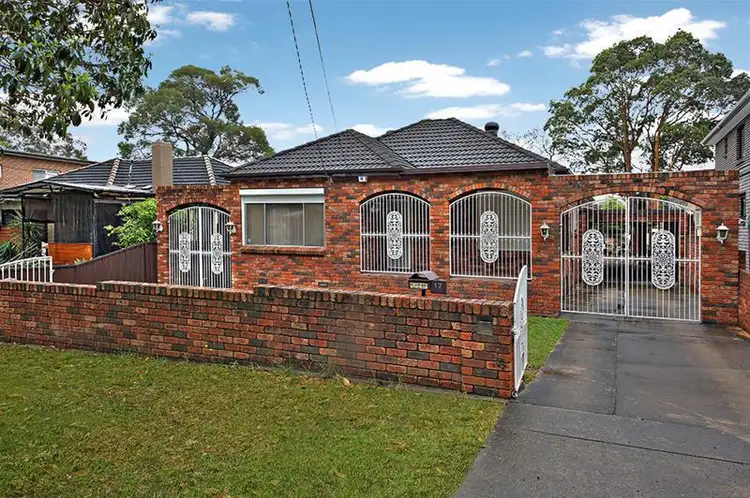 17 Cheatle Street, East Hills NSW 2213