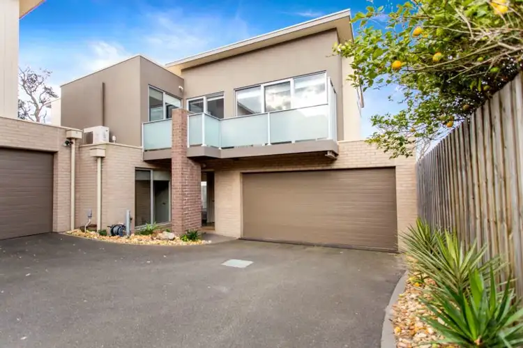 2/73 Nepean Highway, Seaford VIC 3198