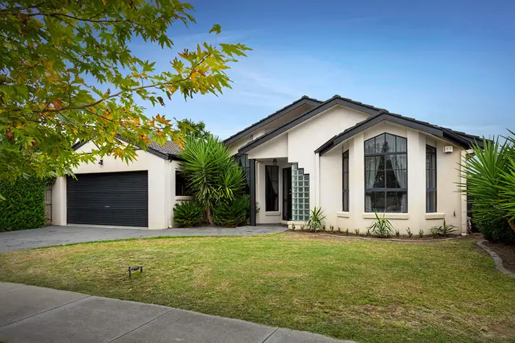25 Pintail Crescent, Taylors Lakes VIC 3038