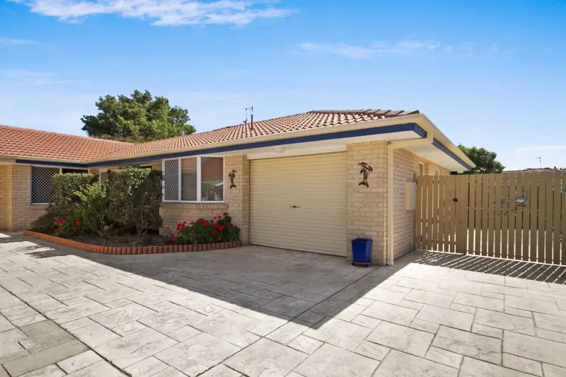 Main view of Homely semi-detached listing, 2/25 Monterey Avenue, Banora Point NSW 2486