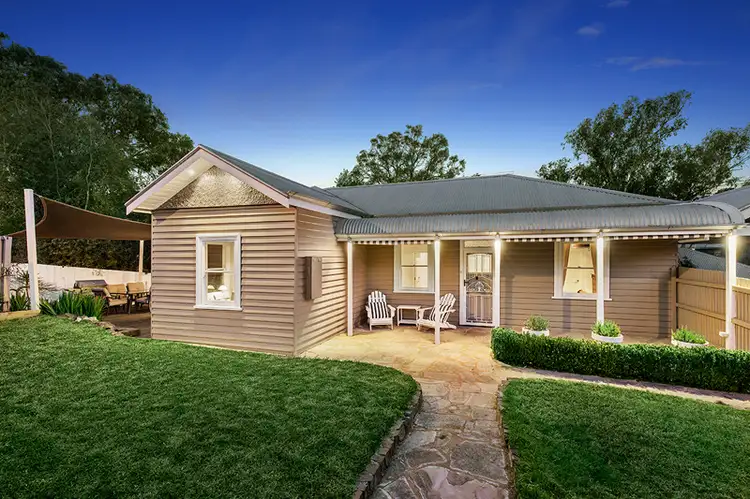 8 Ingrams Road, Research VIC 3095