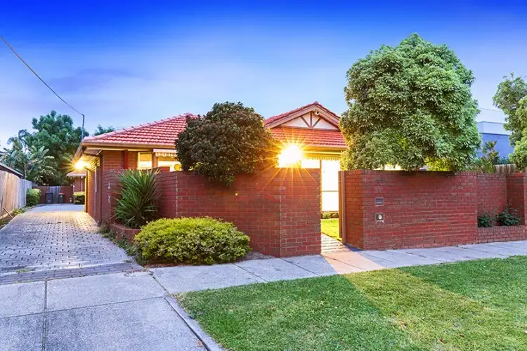 Main view of Homely unit listing, 1/44 Narrawong Road, Caulfield South VIC 3162