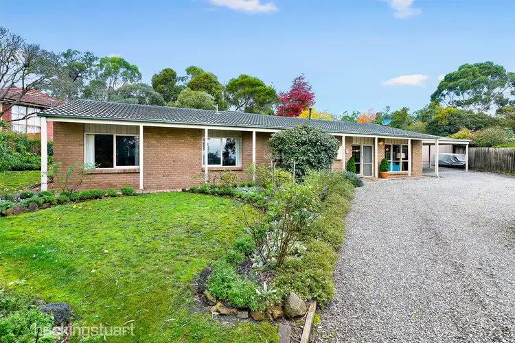 10 Greenwood Lane, Mooroolbark VIC 3138