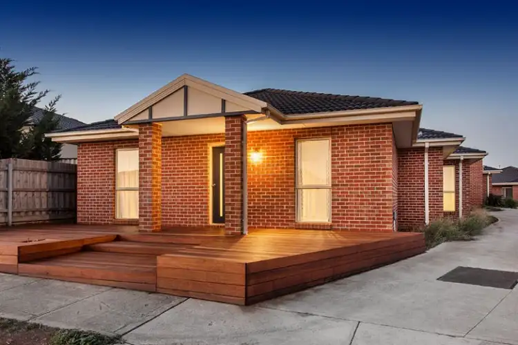 4 Granholm Grove, Melton West VIC 3337