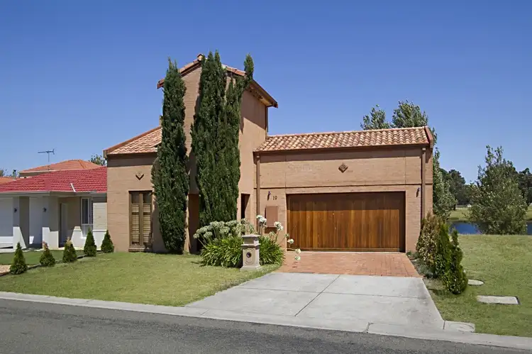 19 Lakeside Drive, Hidden Valley VIC 3756