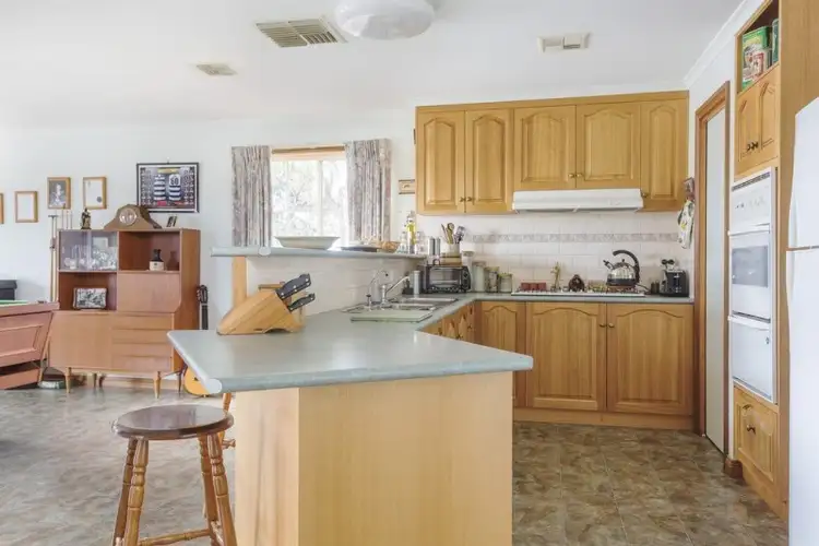 Fifth view of Homely house listing, 6 Timberview Terrace, Kangaroo Flat VIC 3555