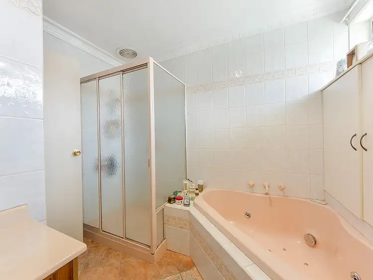 Fifth view of Homely house listing, 2 Trenton Close, Albanvale VIC 3021