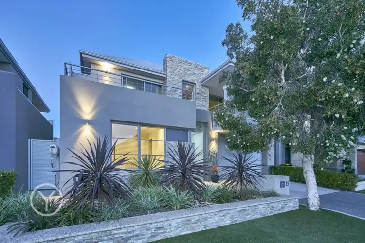 15 Breaksea Drive, North Coogee WA 6163