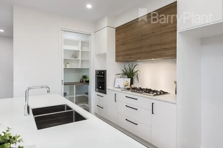 Sixth view of Homely townhouse listing, 2/24 Mummery Street, Mount Waverley VIC 3149