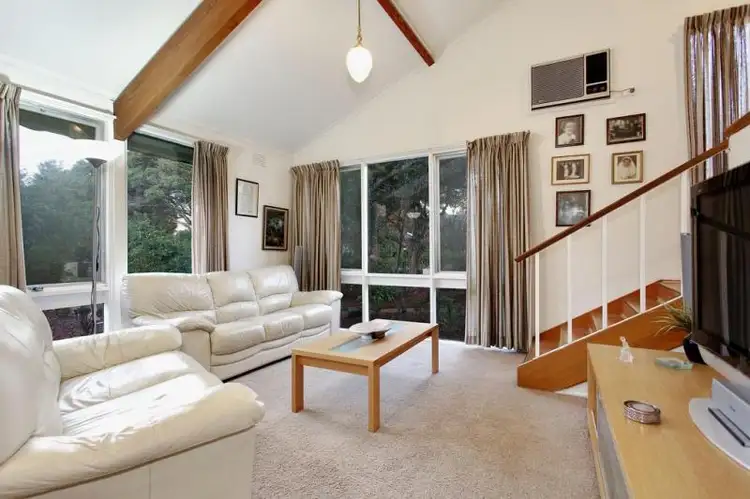 Fourth view of Homely house listing, 8 Baron Court, Ringwood VIC 3134