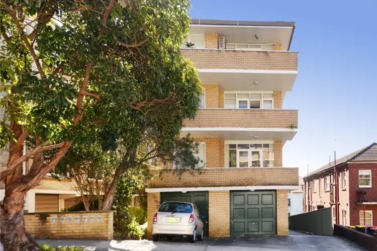 Main view of Homely unit listing, 2/11 Kidman St, Coogee NSW 2034