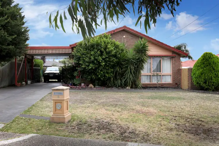 8 Chisholm Close, Gladstone Park VIC 3043