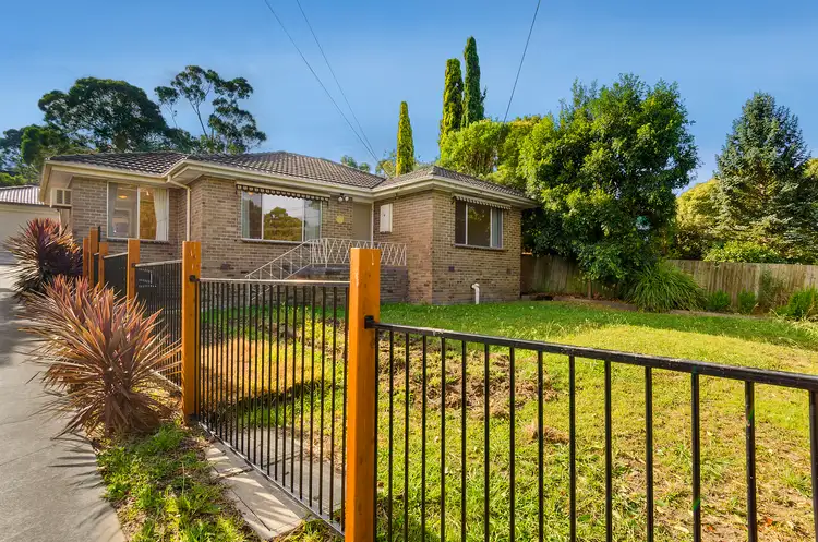 1/8 Croydondale Drive, Mooroolbark VIC 3138