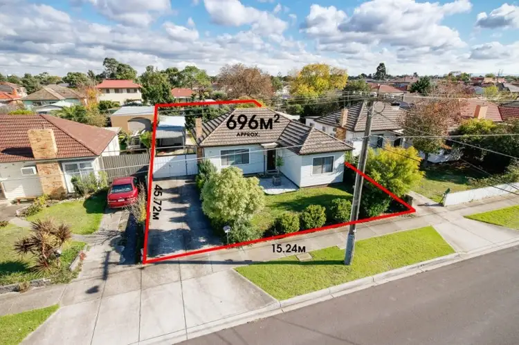 15 Mansfield Avenue, Sunshine North VIC 3020