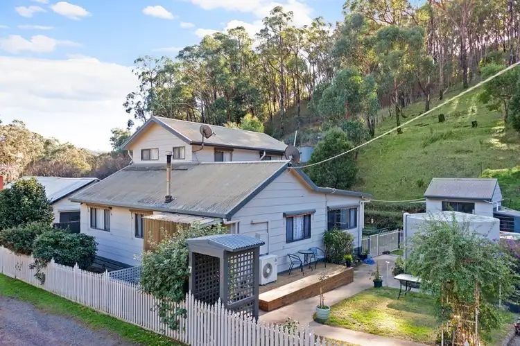 7 Long Gully Road, Flowerdale VIC 3658