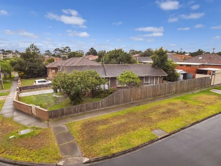 Second view of Homely house listing, 2 Pengelly Court, Sunshine VIC 3020