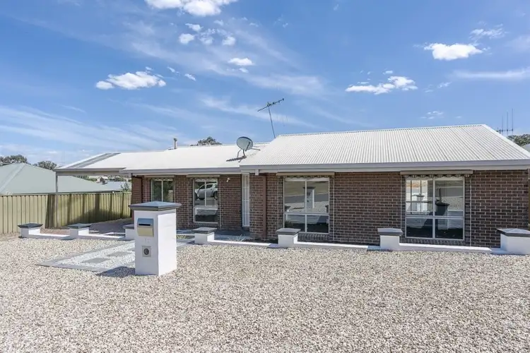 11 Daniel Drive, Golden Square VIC 3555