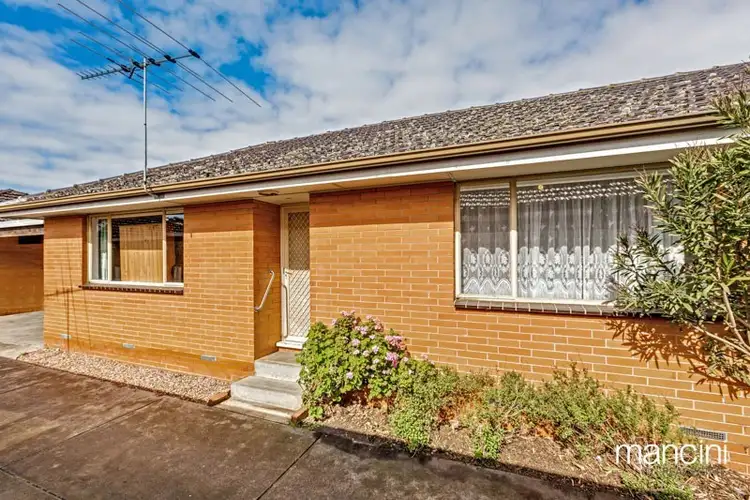 2/69 Rose Street, Altona VIC 3018