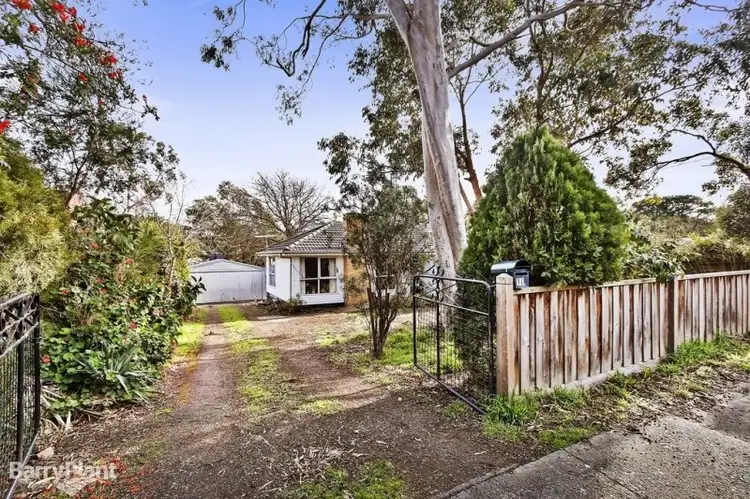 16 Dryden Concourse, Mooroolbark VIC 3138