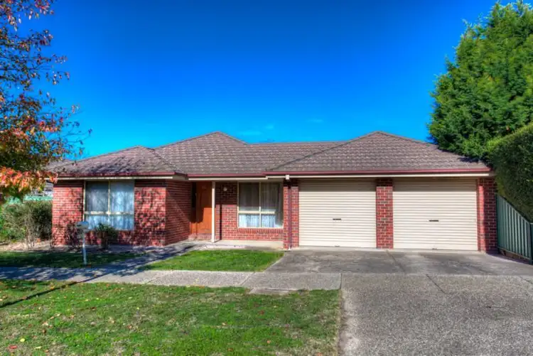 13 St Swindons Avenue, Lake Gardens VIC 3355