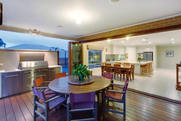 11 Ellamatta Rise, Ringwood North VIC 3134