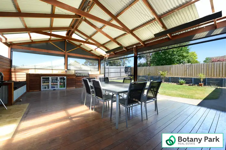 4 Laurie Court, Skye VIC 3977