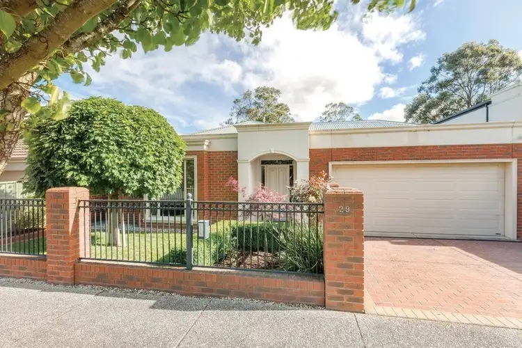 29 St Michaels Place, Lake Gardens VIC 3355
