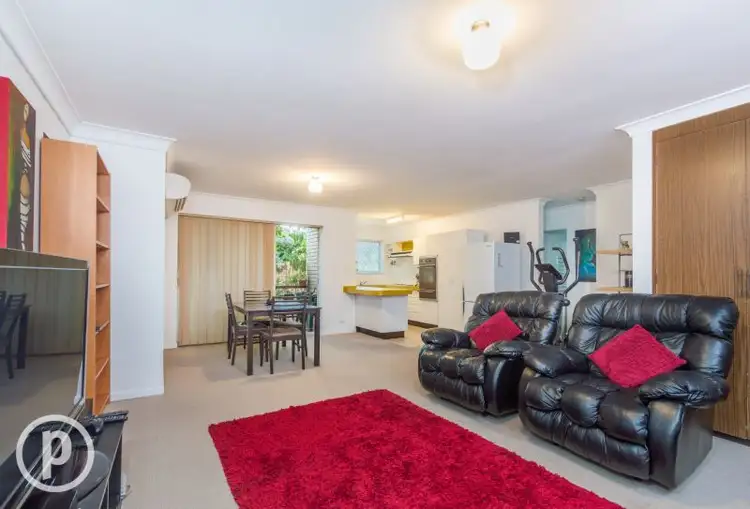 2/18 Raby Road, Coorparoo QLD 4151