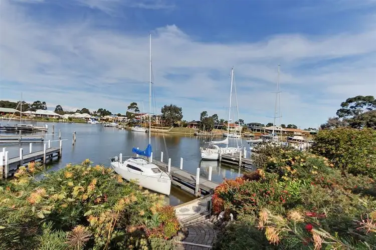 2/3 Sheerwater Terrace, Paynesville VIC 3880