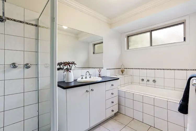 Sixth view of Homely house listing, 10 Ruthven Close, Hillside VIC 3037