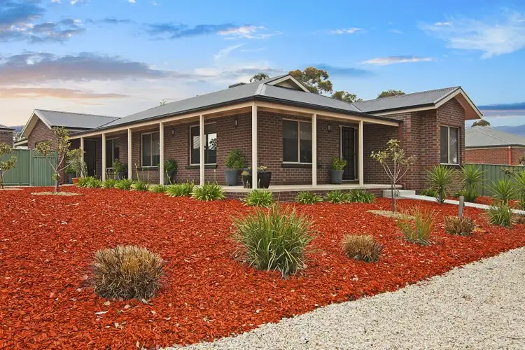 11 Highland Way, Maiden Gully VIC 3551