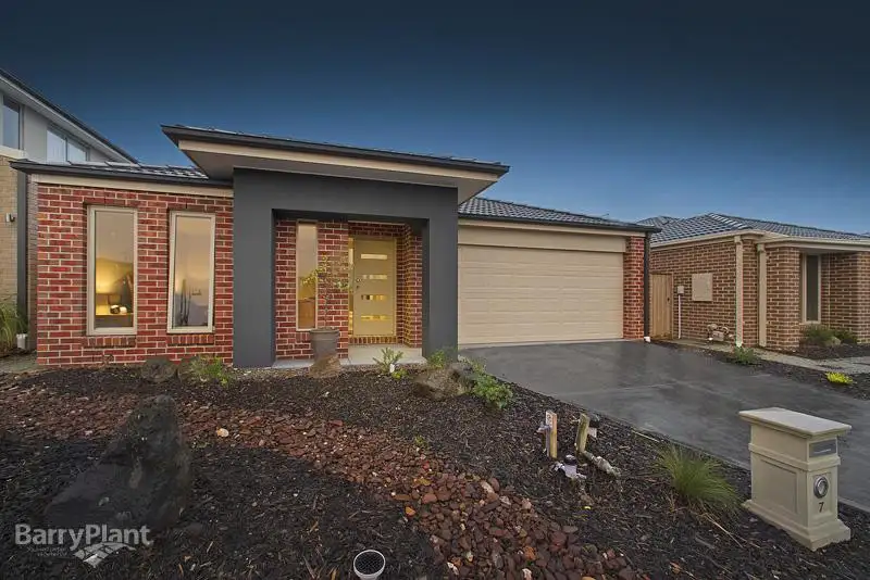 Main view of Homely house listing, 7 Mickleham Drive, Cranbourne North VIC 3977