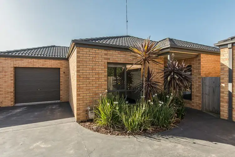 2/25 Schmitt Court, Whittington VIC 3219