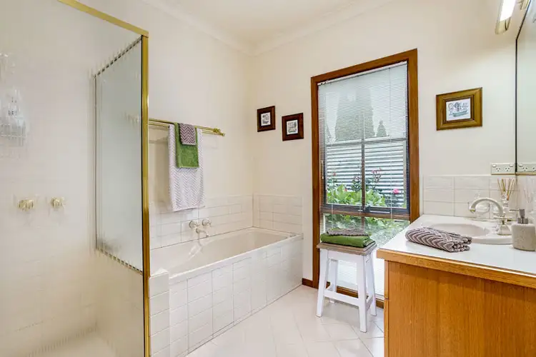 Sixth view of Homely house listing, 15 Oates Court, Taylors Lakes VIC 3038