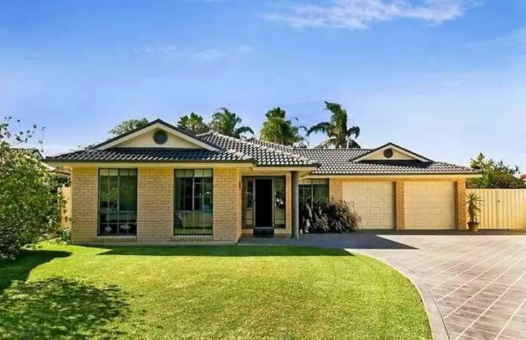 10 Farrington Close, Caves Beach NSW 2281