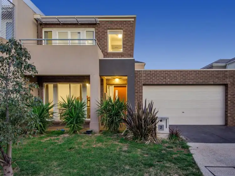2 Oldis Close, Caroline Springs VIC 3023
