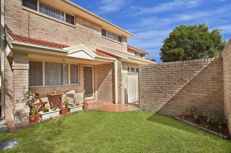 2/16 Bensley Close, Lake Haven NSW 2263
