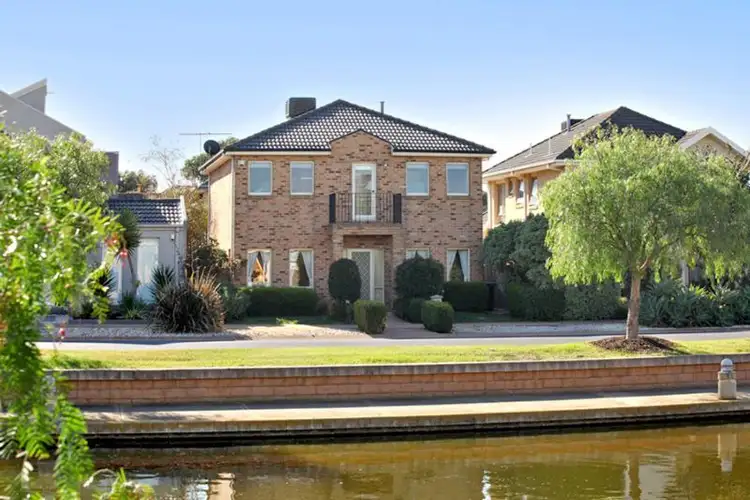 4 Grand Canal Boulevard, Sanctuary Lakes VIC 3030