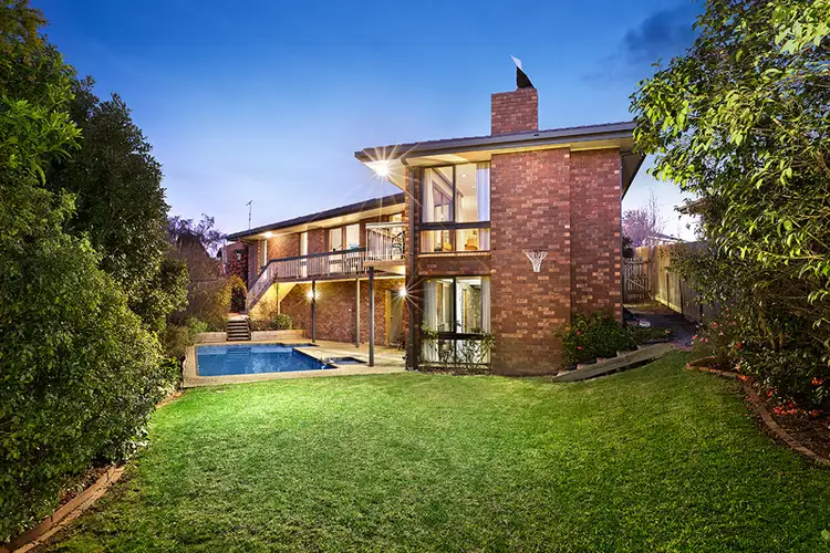 9 Fairbank Crescent, Templestowe Lower VIC 3107