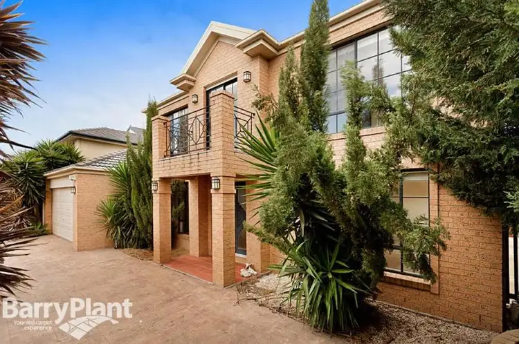 43 Sandy Point Road, Sanctuary Lakes VIC 3030