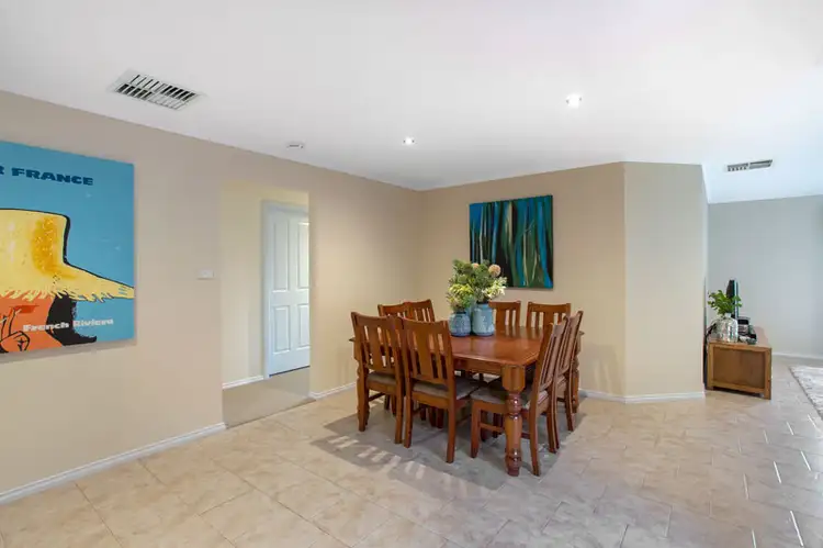 Fourth view of Homely house listing, 2 Glenview Court, Hillside VIC 3037