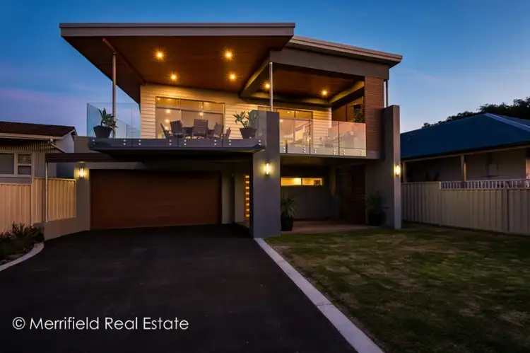 136 Bay View Drive, Little Grove WA 6330