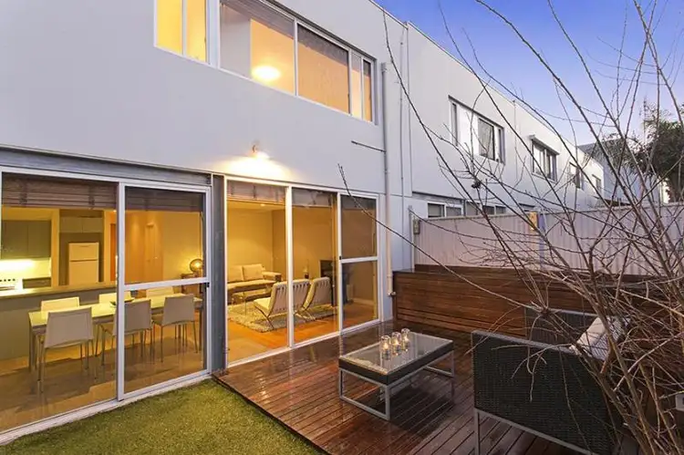 2/1 Riviera Street, Seaford VIC 3198
