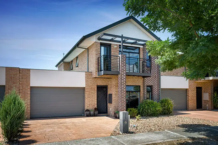 90 Jindabyne Avneue, Taylors Hill VIC 3037