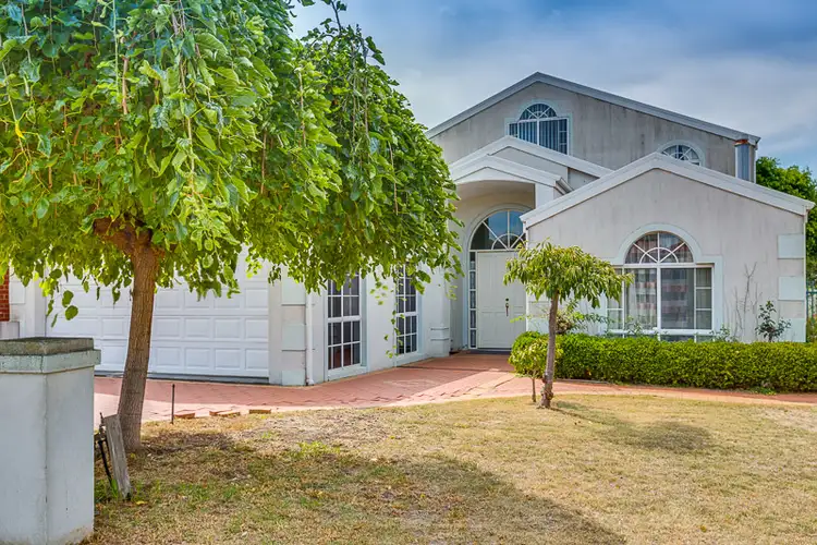 40 Reed Crescent, Taylors Lakes VIC 3038