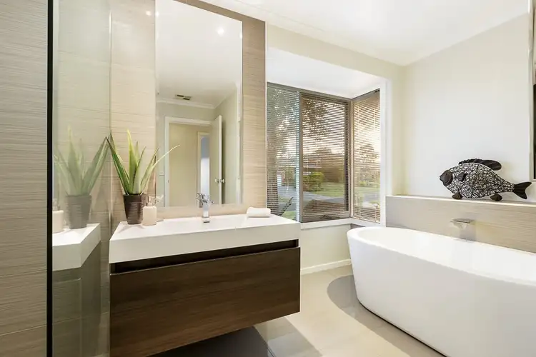 Fifth view of Homely house listing, 5 Hillcrest Court, Donvale VIC 3111