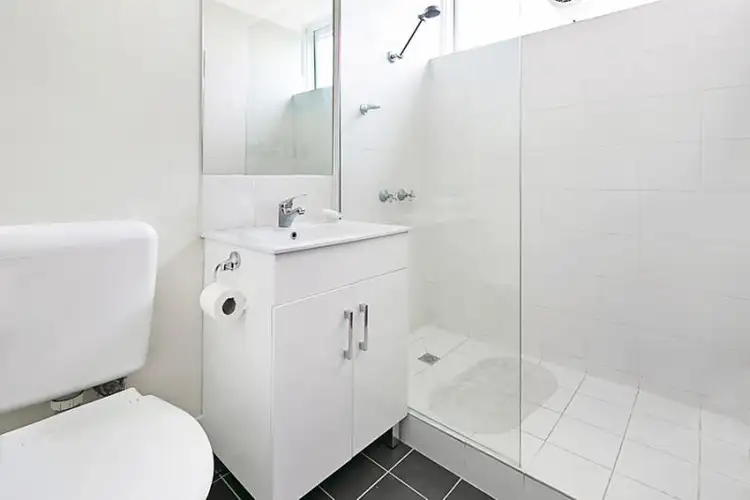 Fourth view of Homely apartment listing, 6/15 De Carle Street, Brunswick VIC 3056