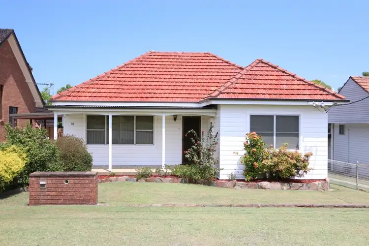 18 Fourth Ave, Rutherford NSW 2320