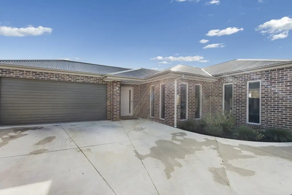 Main view of Homely townhouse listing, 2/30 Dundas Street, Miners Rest VIC 3352