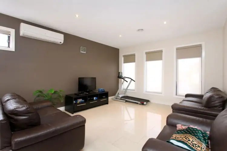 Second view of Homely unit listing, 2/5 Baynton Avenue, Sunshine North VIC 3020